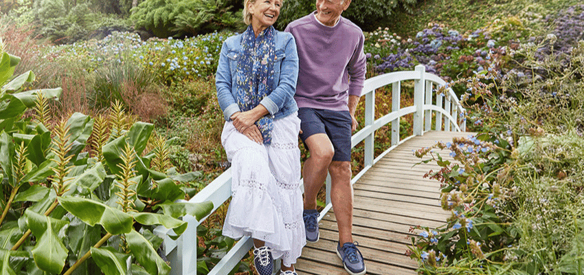 Smiling couple on a garden bridge, Cosyfeet Purpl discounts for disabilities and long term health conditions, mobility discounts and offers.