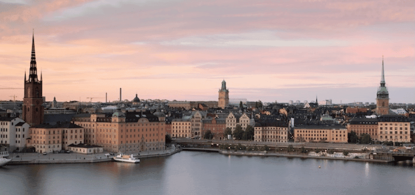 Expedia city skyline at sunset Purpl disabled discounts members save on hotels and city break travel deals