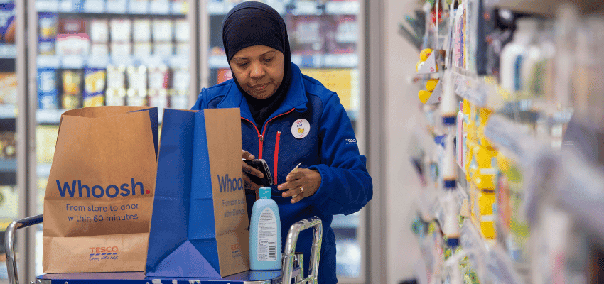 Tesco staff packs shopping bags in store, Purpl discounts for disabilities and long term health conditions, shopping discounts for disabled people.