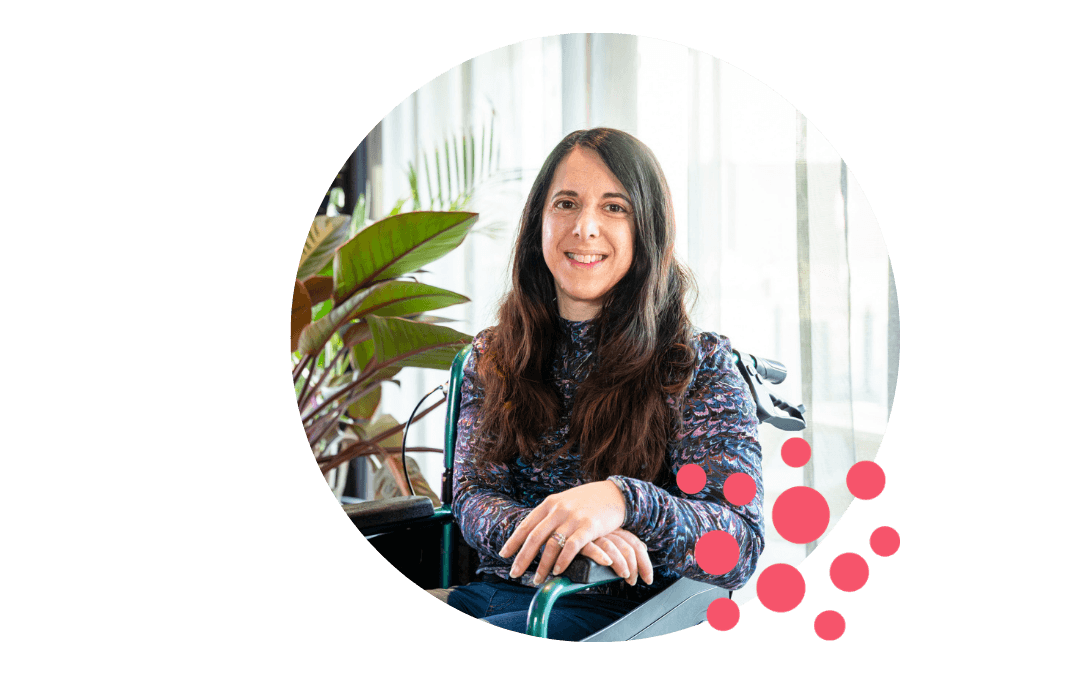 Founder of Purpl, Georgina, smiling in wheelchair showing real disabled founder behind a platform offering shopping discounts for people with disabilities and long term health conditions.